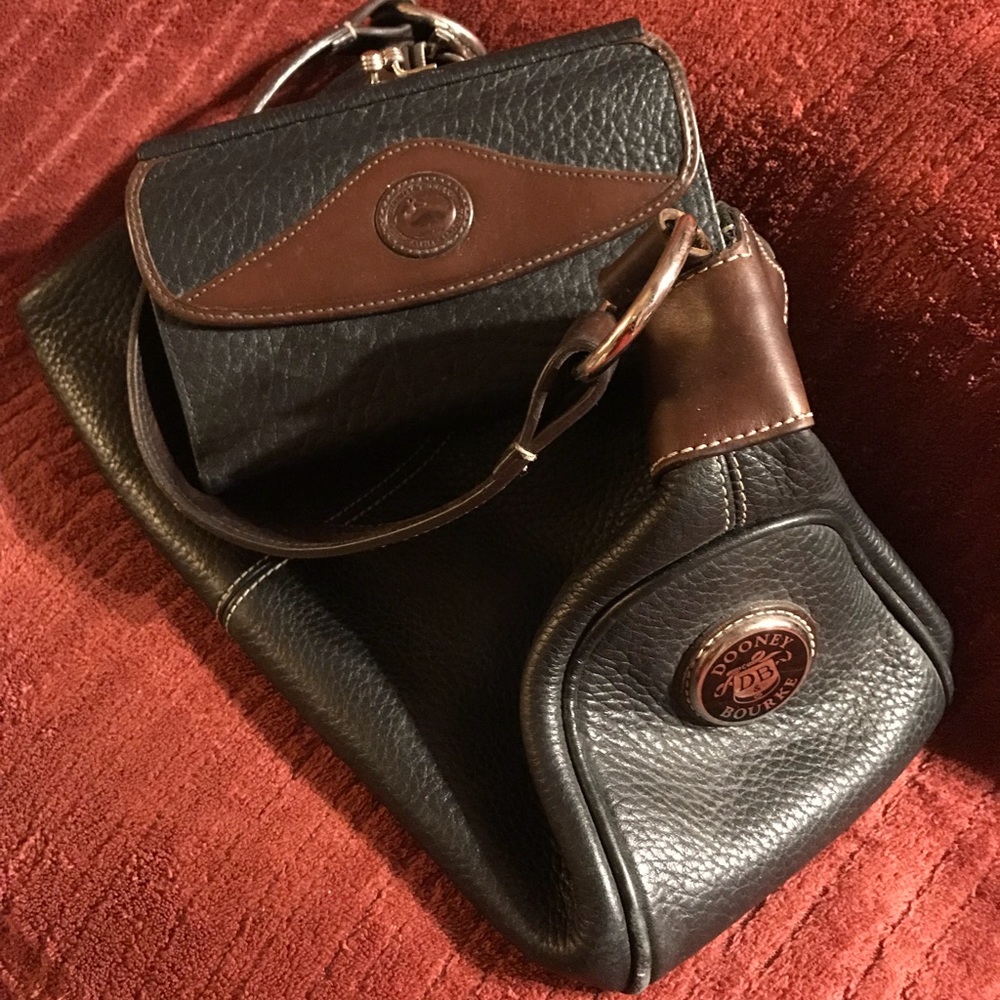 💙💙 Vintage Dooney matching wallet!